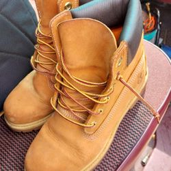 Women's Size 7 Timberland Boots