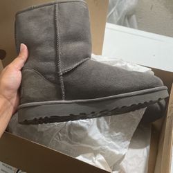 grey ugg boots 