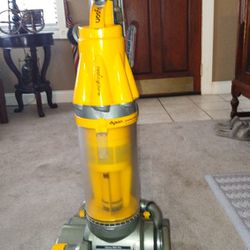 Dyson Up Right Vacuum 