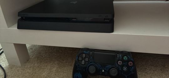 PS4 comes with a controller