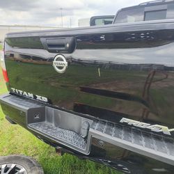 Tailgate nissan titan xd