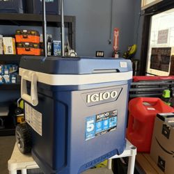 Igloo 62-quart Maxcold Latitude Rolling Cooler 