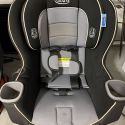 Black Graco Extend2Fit Convertible Car Seat