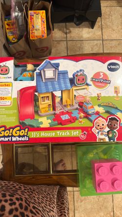 Cocomelon JJ’s House Track Set