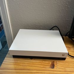 Xbox 1 With Games Headphones And Controller 