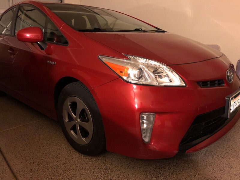 2012 Toyota Prius 2 red color low miles clean title