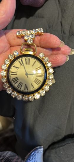 Ladies Vintage 1950’s Pocket Watch And Brooch It’s Really Pretty It Has Rhinestones All Around It It’s A Wind Up No Batteries 