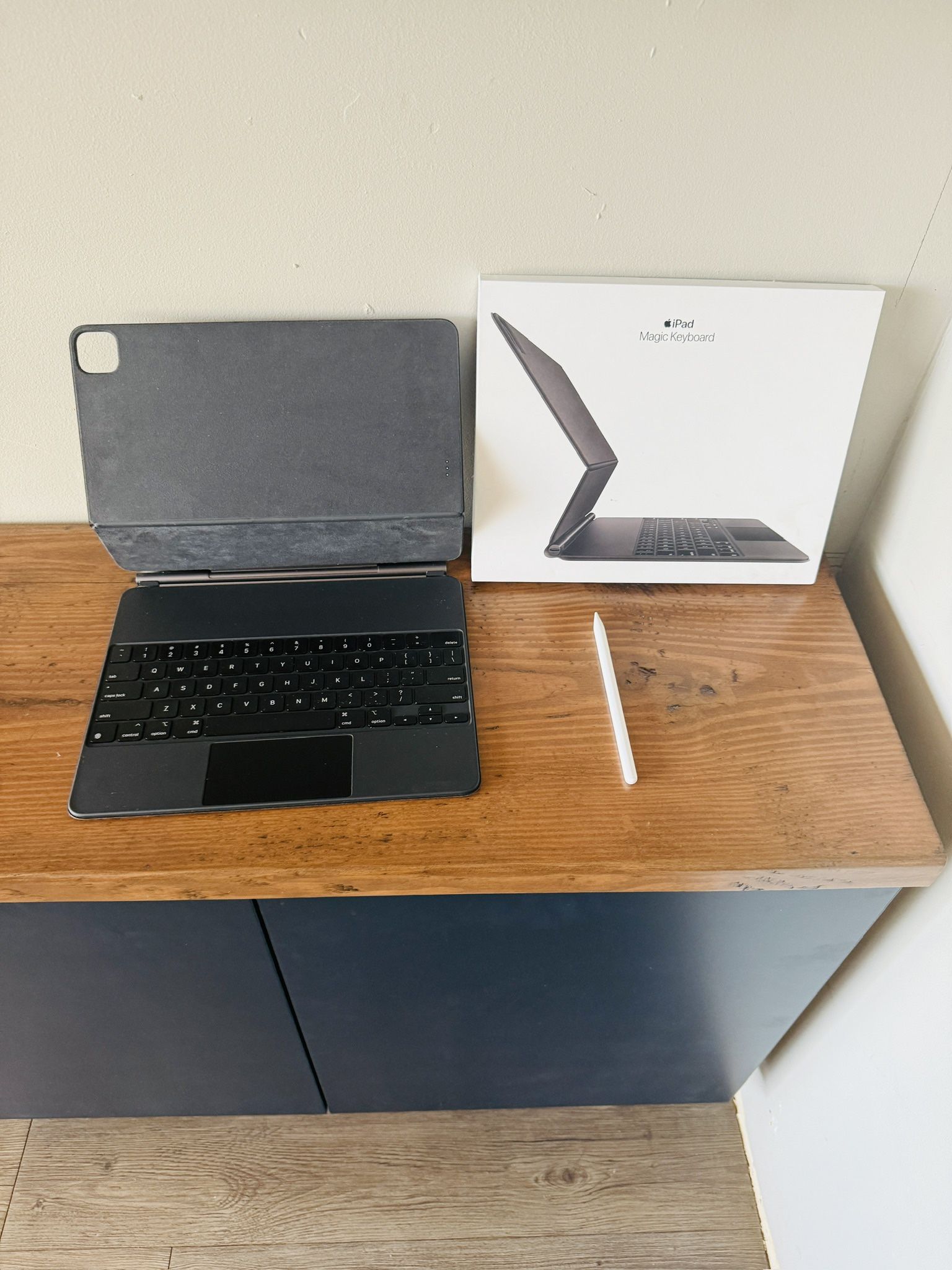 Magic Keyboard For iPad 12.9 Inch And Apple Pencil