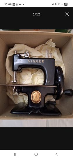 L👁👁K!! Vintage SINGER Antique Singer Model 20 Sewhandy Working Toy Sewing Machine 1955....asking $125.00