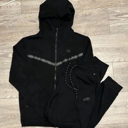 Black Nike Tech Size m
