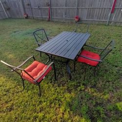 Patio & Garden outdoor table set with cushions