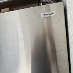 Refrigerator With Ice Maker