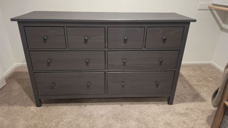 8-Drawer Dresser