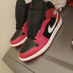 Air Jordan 1 Mid Gym Red Black White(men Size 9)