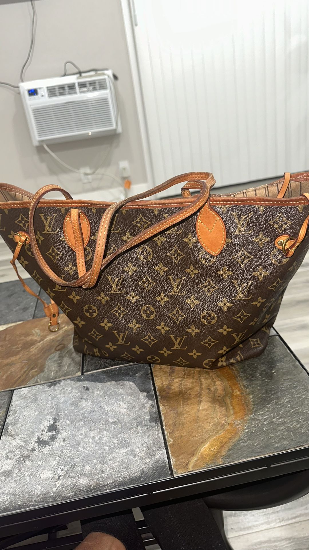 Louis Vuitton Never Full