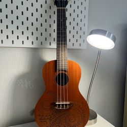 Ukulele Luna