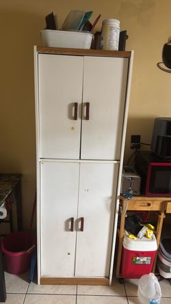 Pantry cabinet
