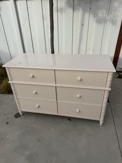 Williams Sonoma girls dresser