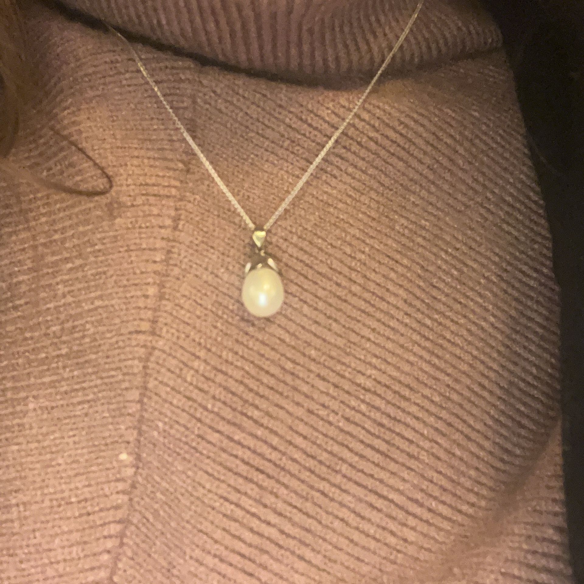 20" White Gold Chain with Large Pearl Pendant