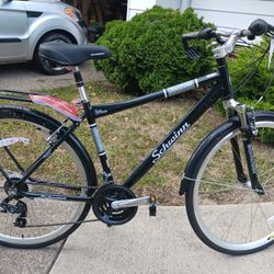 Schwinn 700c Hybrid Bicycle, Full Fenders