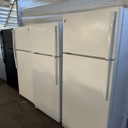 Ge Top Bottom Refrigerator 