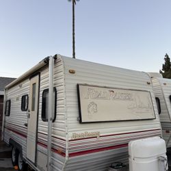 1990 Road Ranger 21ft Travel Trailer