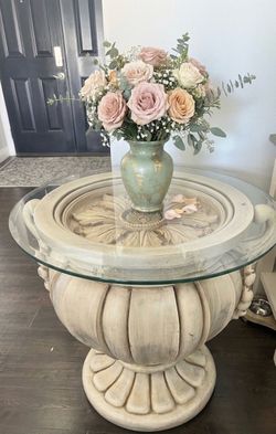 Decorative urn