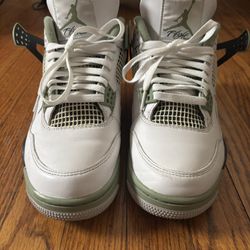 Air Jordan 4 Seafoam Green Size 9.5