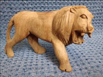 Vintage Wooden Hand carved Lion Folk Art *5.00* 7" Long x 4.5" Tall