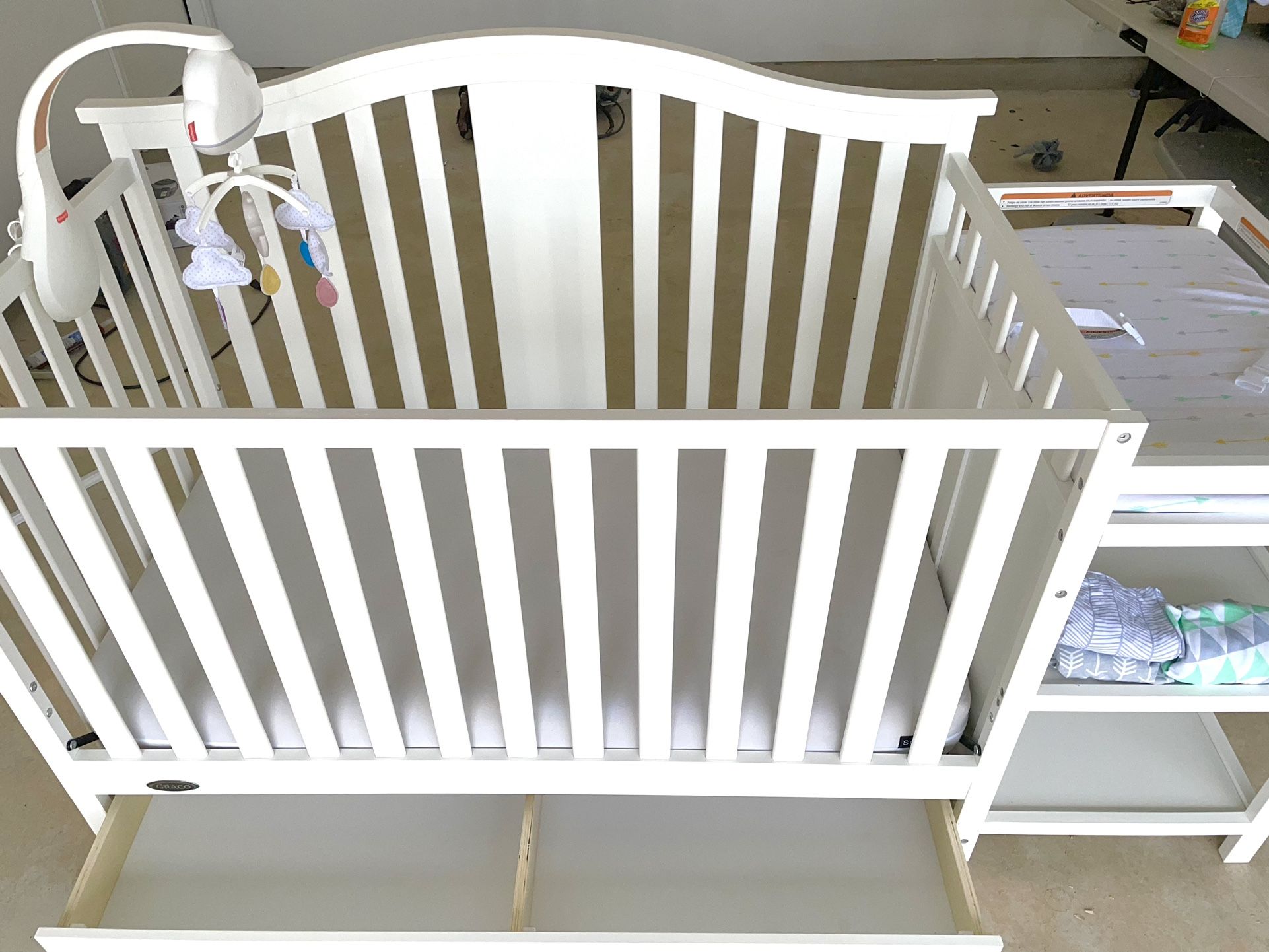 Graco Solano 5-in-1 Convertible Crib and Changer with Drawer (White) – Crib and Changing Table Combo