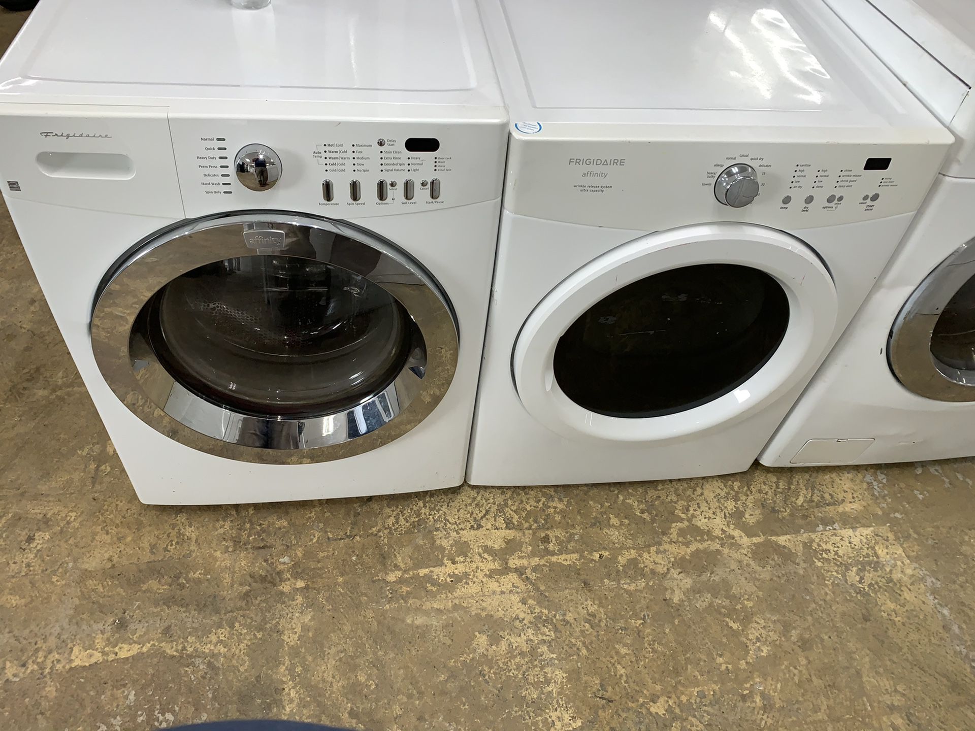 Frigidaire set washer and dryer gas