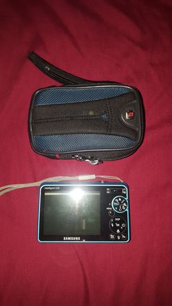 Digital Samsung camera with case and charger