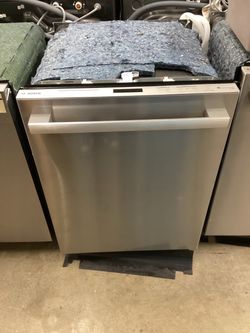 Bosch BenchMark Series 24 in Top Control Built-in Dishwasher with Third Rack,39 Decibel & Crystal Dry