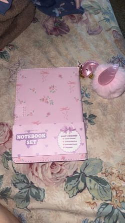 Notebook set pink with keychain