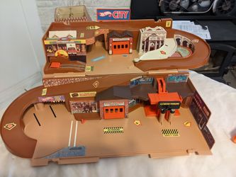 Hot Wheels Criss Cross Crash Track & City