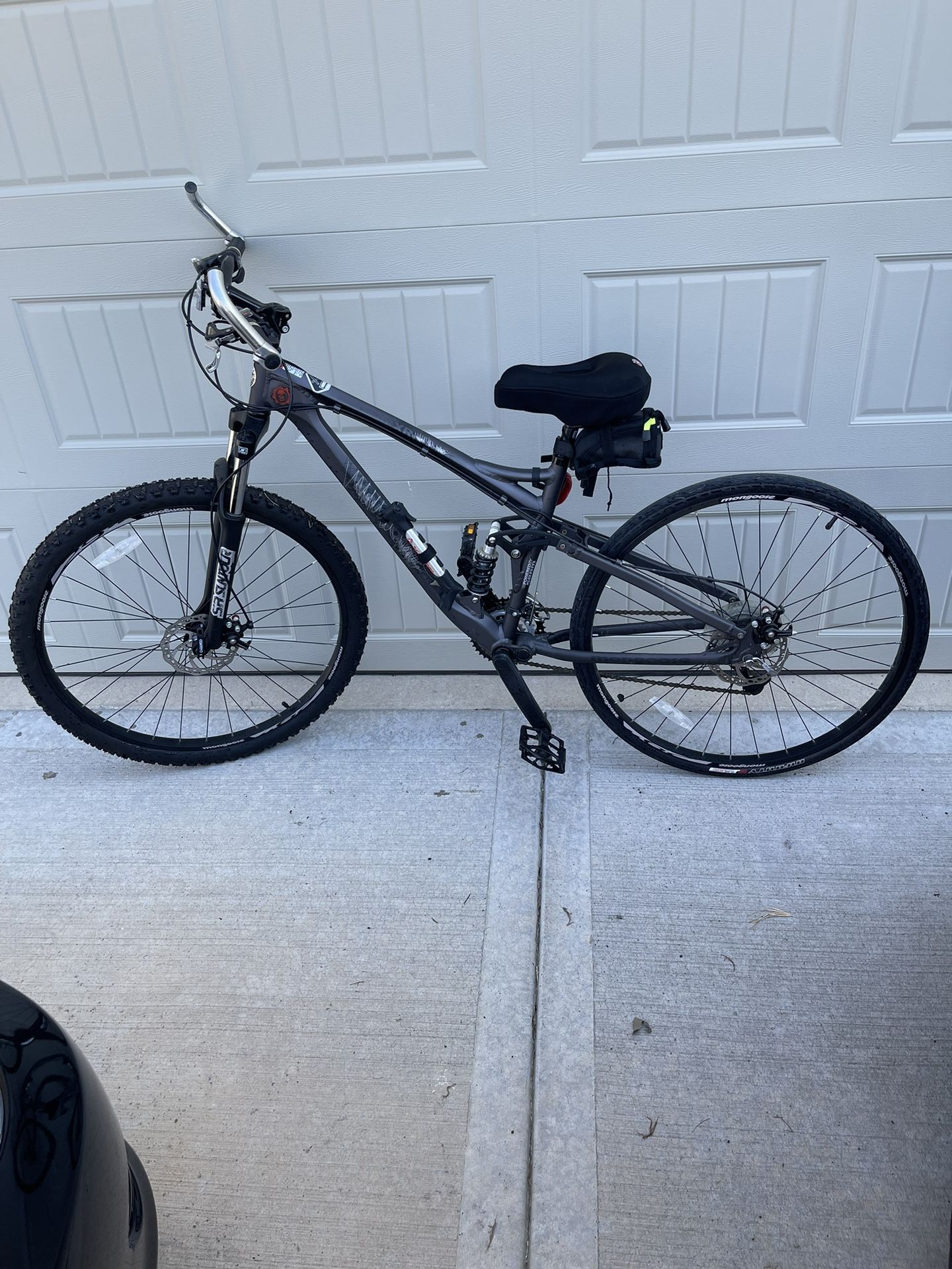 Mongoose XR Pro Mountain Bike 29 Inch 24 Speeds