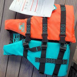 New never used Fluid aquatics Type III swimming vests