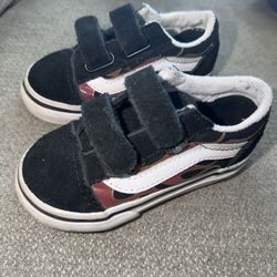 Vans Toddler Old Skool V shoes in the black/metallic flame 