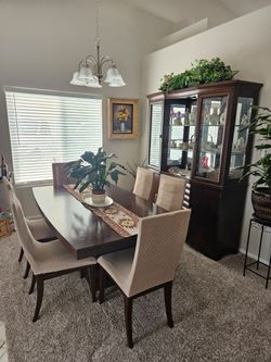 Dining Room Table and Matching Hutch