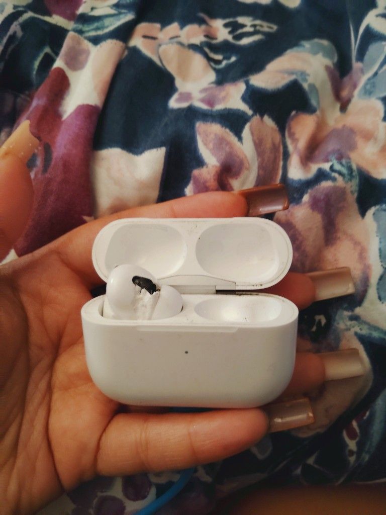 MagSafe Case Charger for AirPods Pro 2