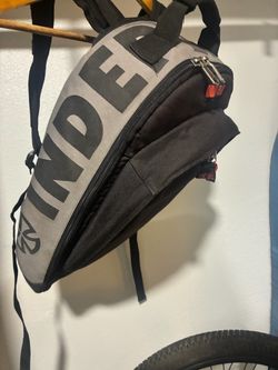 Independent skateboard backpack