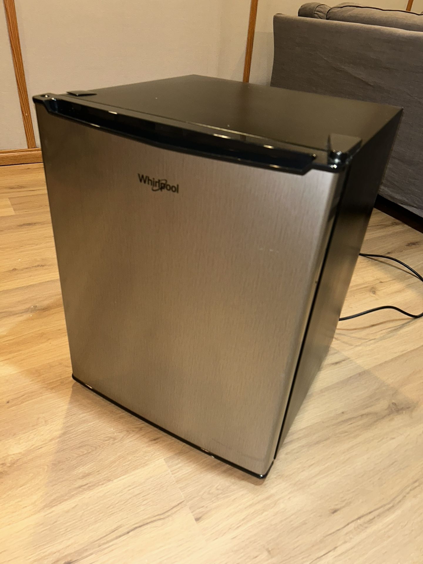 Whirlpool Mini Fridge With Freezer
