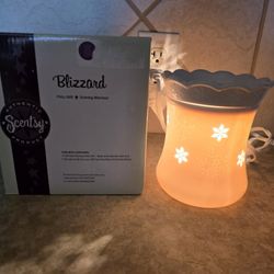 Retired SCENTSY warmers
