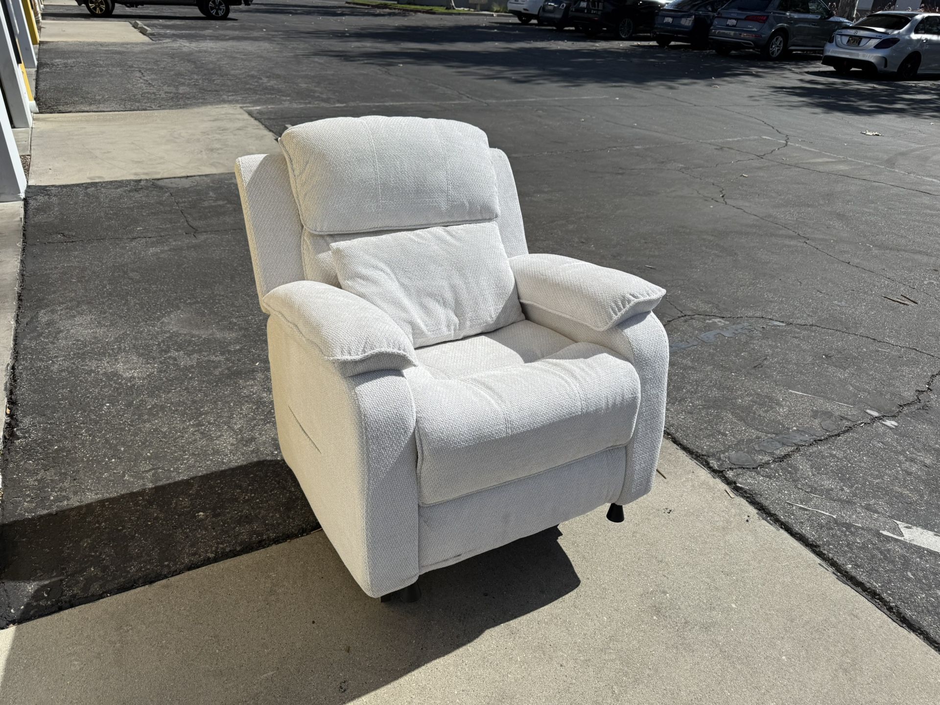 Soft Cream Recliner Chair – Super Comfortable