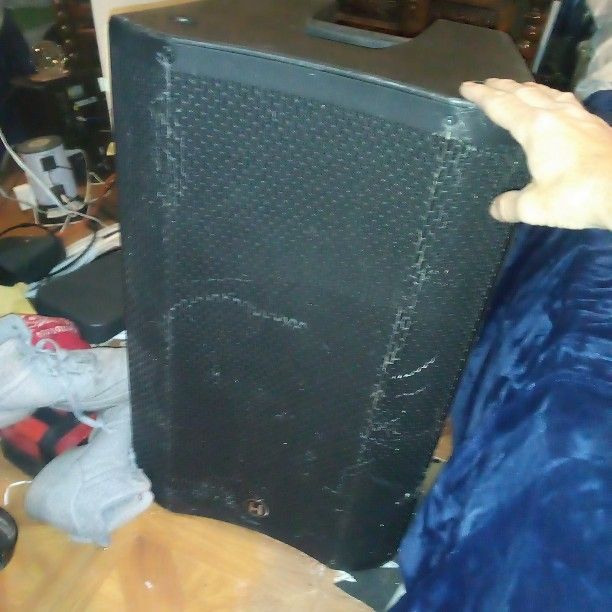 Harbinger VARI V4115 15" 2,500W Powered Speaker With Tunable DSP and iOS App Black

