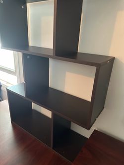 🪵 Estante moderno en forma de "S"/ 🪵 Modern "S" shaped shelf