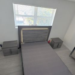 Bedroom Set for free / With box Spring & Dressers 