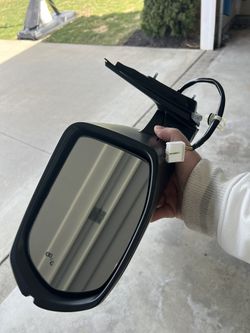 Honda CRV Drivers Side Mirror.