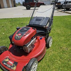 TORO GAS SELF PROPELLED LANW MOWER 