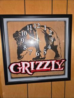 Grizzly Tobacco clock